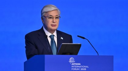 Президент Астана халықаралық форумының пленарлық отырысына қатысып жатыр