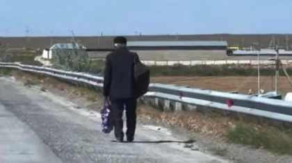 «Жолға ақшасы болмаған»: Зейнеткер Шымкенттен Қарағандыға 10 сағат жаяу жүрген (ВИДЕО)