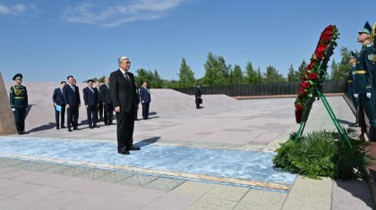 Тоқаев бір минут үнсіздікпен қуғын-сүргін құрбандарын еске алды