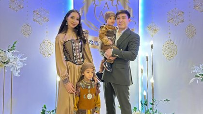 «Қасиетті күнде туылды»: Белгілі актер Артур Төлеповтің үшінші сәбиі дүниеге келді