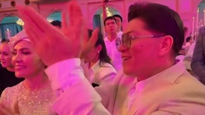 «Бауырларымның тосынсыйы»: Сәкен Майғазиев ұлының тойындағы ерекше сәтті көрсетті (ВИДЕО)