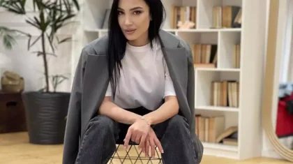 «Димаш Құдайбергенмен бірге базарларда ән айттым»: Блогер Сабина Мовлаева әншілікке қалай келгенін айтты