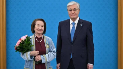 Президенттің «Суретке түсейік» деген сөзін естімеген диктор желі «жұлдызына» айналды (ВИДЕО)