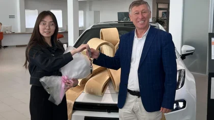 ҰБТ-дан 140 балл алған оқушы қыз сыйлыққа көлік алды
