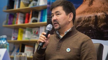 «Жол бар деп едіңіз ғой…»: Марғұлан Сейсембай тренд түсіріп, көпшілікті күлкіге қарық қылды (ВИДЕО)