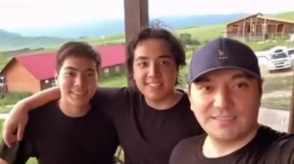 «Өзінен аумайды»: Нұрлан Әлімжанов алғаш рет ұлдарын көрсетті (ВИДЕО)