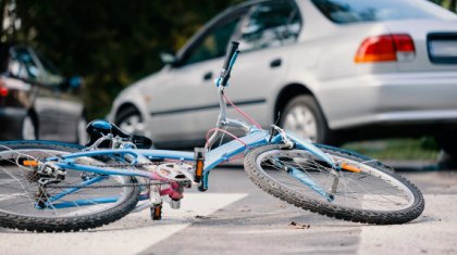 Павлодарда велосипедке мінген зейнеткер әйел қоршауға соғылып көз жұмды
