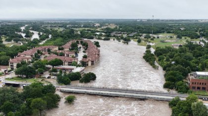 Техастағы су тасқынынан 82 адам көз жұмды