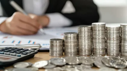 Пәтер, көлік алған: Балаларға бөлінген 450 млн-ды жымқырған мектеп есепшісі сотталды