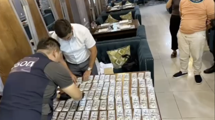 Түркістан облысында блогер кәсіпкерден ақша бопсалады деген күдікке ілінді