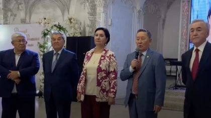 «Қырымбек Көшербаев, Гүлшара Әбдіхалықова»: Белгілі журналистің ұлының үйлену тойында кіл шенеуніктер бас қосты (ВИДЕО)