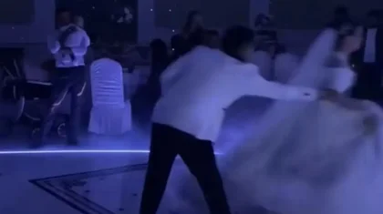 «Қалыңдық кетіп қалған»: Жас жұбайлардың тойдағы биі жанжалға ұласты (ВИДЕО)