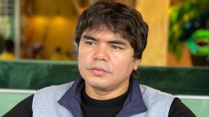 «Он жетінші баламын»: Әнші Кенжебек Жанәбілов отбасылық құпиясымен бөлісті (ВИДЕО)