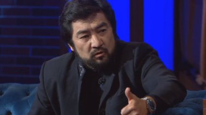 «Қазақтың жігіттері мықты болса қыздар көшеде жүрмес еді»: Бекболат Тілеуханның пікірі желіде қызу талқыға түсті (ВИДЕО)