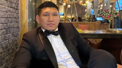 «Бірден екі қыз іздеп жүрмін»: Қуат Хамитов бойжеткендердің өзіне жауап жазбайтынын айтты