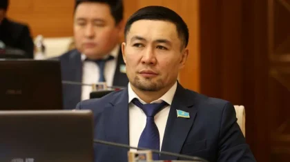 «Таза Алдар көсе екен ғой»: Ардақ Назаровтың тағы бір видеосы жұрттың сынына ілікті (ВИДЕО)