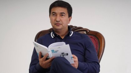 «Маған десе африкаша сөйлессін»: Шыңғыс Мұқан қазақ бола тұра орысша сөйлейтіндерге ашуланды