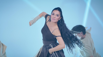 «Жасы 40-та, енді сабырлы болу керек қой»: Айкерім Қалаубаева сынға ұшырады (ВИДЕО)