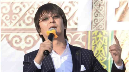 «Ауылдағы кісілер топырлап үйге келді»: Әнші Еркін Нұржанның әрекеті елді дүрліктірді (ВИДЕО)