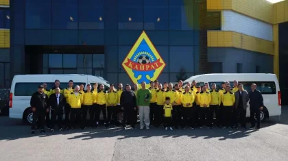 Тұрсын Алагөзов «Қайрат» футболшыларына жаңа автобус сыйлады