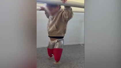 Автобус апатынан қос аяғынан айырылған Алуа протезбен алғашқы қадамын жасады (ВИДЕО)