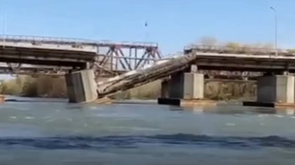 ШҚО-да жаңа жөнделген көпір опырылды: халық «ақша қайда кетті?» деп ашулы (ВИДЕО)