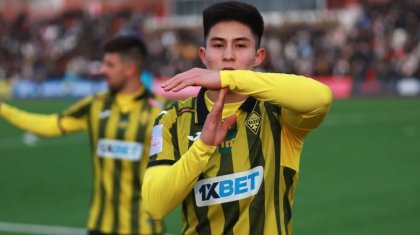 Жанкүйерлер Дастан Сатпаевты Англияның аңызына теңеді