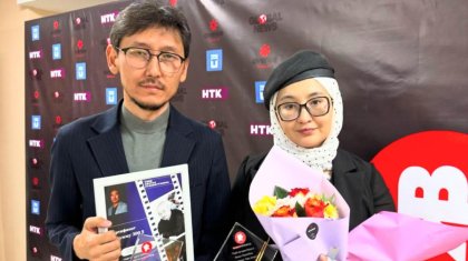 «Біздің полицейлер шаш ал десе, бас алады»: Белгілі продюсер кино түсірілімі кезінде қиындыққа тап болған (ВИДЕО)