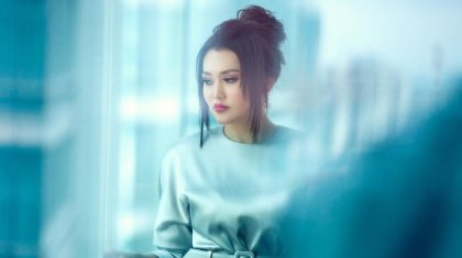 «Көзіме жас келді»: Ерке Есмахан үлкен сахнаға шыға алмай қалғанын айтты