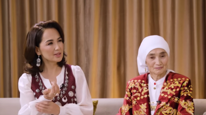 Қара еркектермен алдап жүрген әйелдер бейнеленген порно