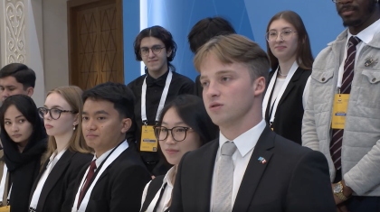 Тоқаев француз студентінің қазақша сөйлегеніне тәнті болды (ВИДЕО)