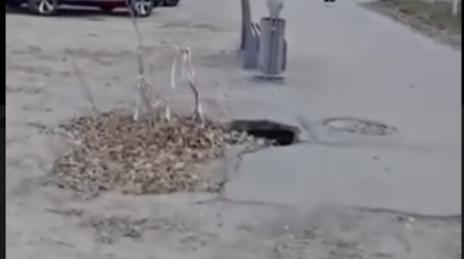 «Мейрамханаға жол бар, мектепке жоқ»: Семейде №30 мектептің ата-аналары шу көтерді: