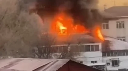 Алматыда балалар үйі ғимараты өртеніп жатыр