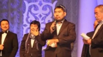 «Жүрсіннің жемқорлығы мен Бекболат Тілеуханың опасыздығы»: Белгілі ақын айтыс сахнасының шындығын жайып салды