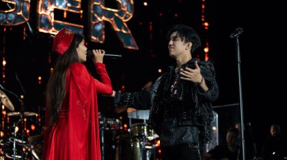 Қыздар шәуетпен жабылған трусикаларын шешеді (ВКонтактедегі фото)