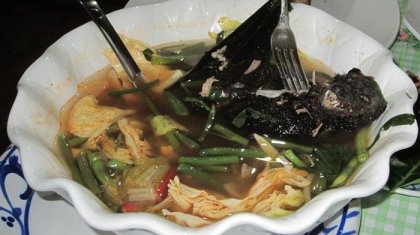 «Ашыған сорпа, өлі тышқан»: Алматыда мектеп асханасында масқара жағдай болды