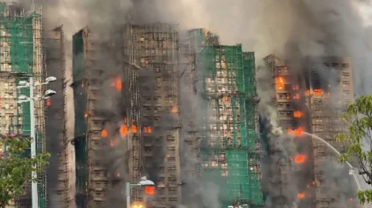 «13 адам қаза тапты»: Гонконгта көпқабатты тұрғын үй кешені жанып кетті (ВИДЕО)