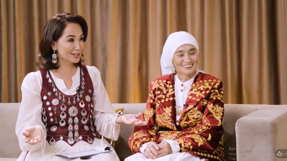 «Осыны да журналист дейді-ау»: Ләйлә Сұлтанқызының сауатсыз сұрақтары көптің ашуына тиді (ФОТО)