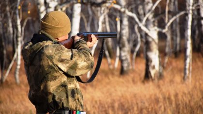 Атырау облысында аңшылыққа шыққан ер адам қасындағы серігін атып өлтірді