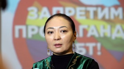 «Еркек пен еркектің сүйіскенін көрдім»: Қоғам белсендісі сұмдықтың бетін ашты (ВИДЕО)