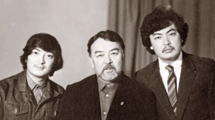 «Екі балам да «әке» демеді»: Асанәлі Әшімов өкінішін айтып, көзіне жас алды (ВИДЕО)