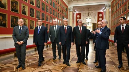 Тоқаев ТМД басшыларымен бірге Эрмитаж музейін аралап көрді