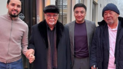 «Соңғы екенін сезбеппін»: Белгілі ақын екі күн бұрын Асанәлі Әшімовпен кездескенін айтты (ВИДЕО)