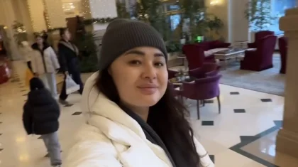 «Екінші үйім сияқты»: Мөлдір Мұқан Жаңа жылды қонақүйде қарсы алды (ВИДЕО)