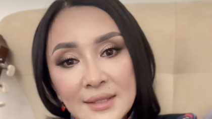 «Қыздық қанды көріп тойлаған»: Түсіпбаева 17 жастағы қызға жаулық жапқан әжелерді сынады (ВИДЕО)