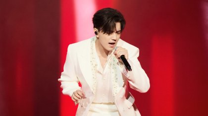 «Eminem-нен де асып түсті»: Димаш Құдайберген қытайлық тыңдармандарын таңғалдырды (ВИДЕО)