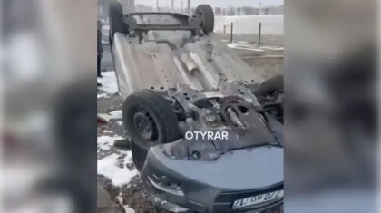 Шымкентте жүргізуші куәлігін алуға емтихан тапсырған бойжеткен апатқа ұшырады (ВИДЕО)