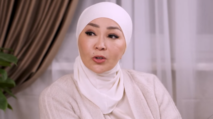 «Түкірігі шашырап, тоққа түскен тауықтай»: Айнұр Тұрсынбаева ақындарды кекетті