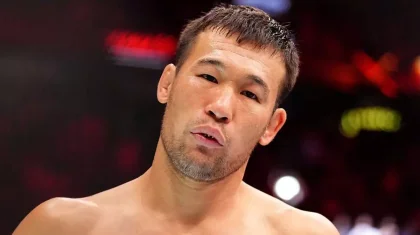 «Әзірге орала алмайды»: Әлеуметтік желіде Шавкат Рахмоновтың балдақпен жүрген видеосы тарады