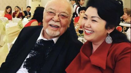 «Қырық күн құлағалы құлагерім»: Асанәлі Әшімовтың әйелі жантебірентерлік жазба жариялады